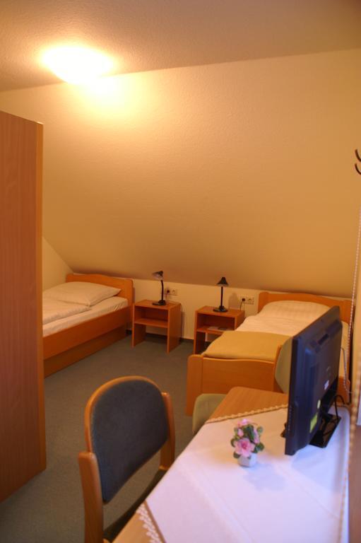 Landhotel&Gasthaus Altenburg Niedenstein Zimmer foto